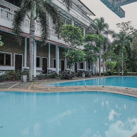 RedDoorz near Pantai Florida Anyer Serang Exterior foto