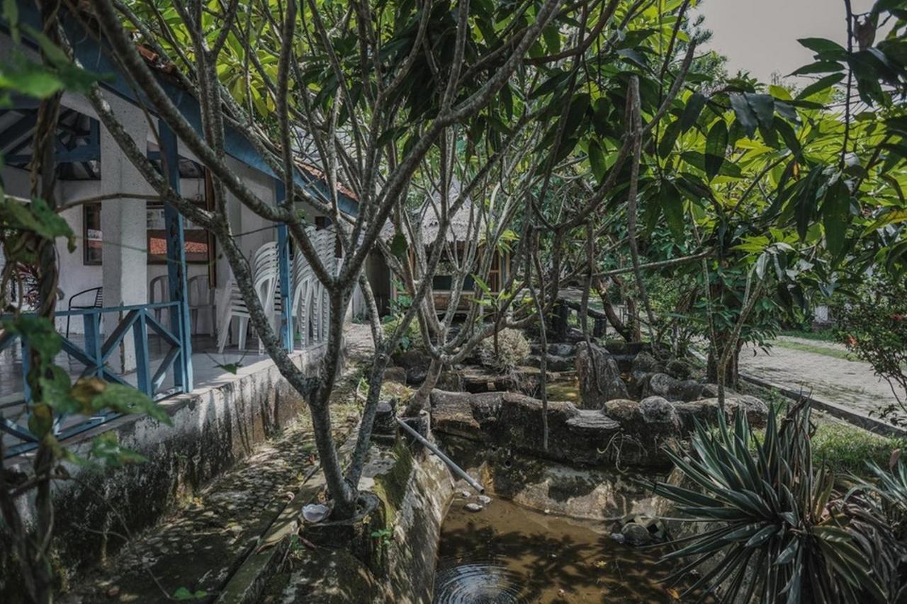 RedDoorz near Pantai Florida Anyer Serang Exterior foto