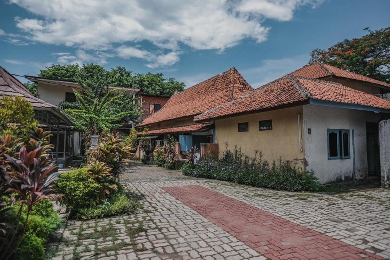 RedDoorz near Pantai Florida Anyer Serang Exterior foto