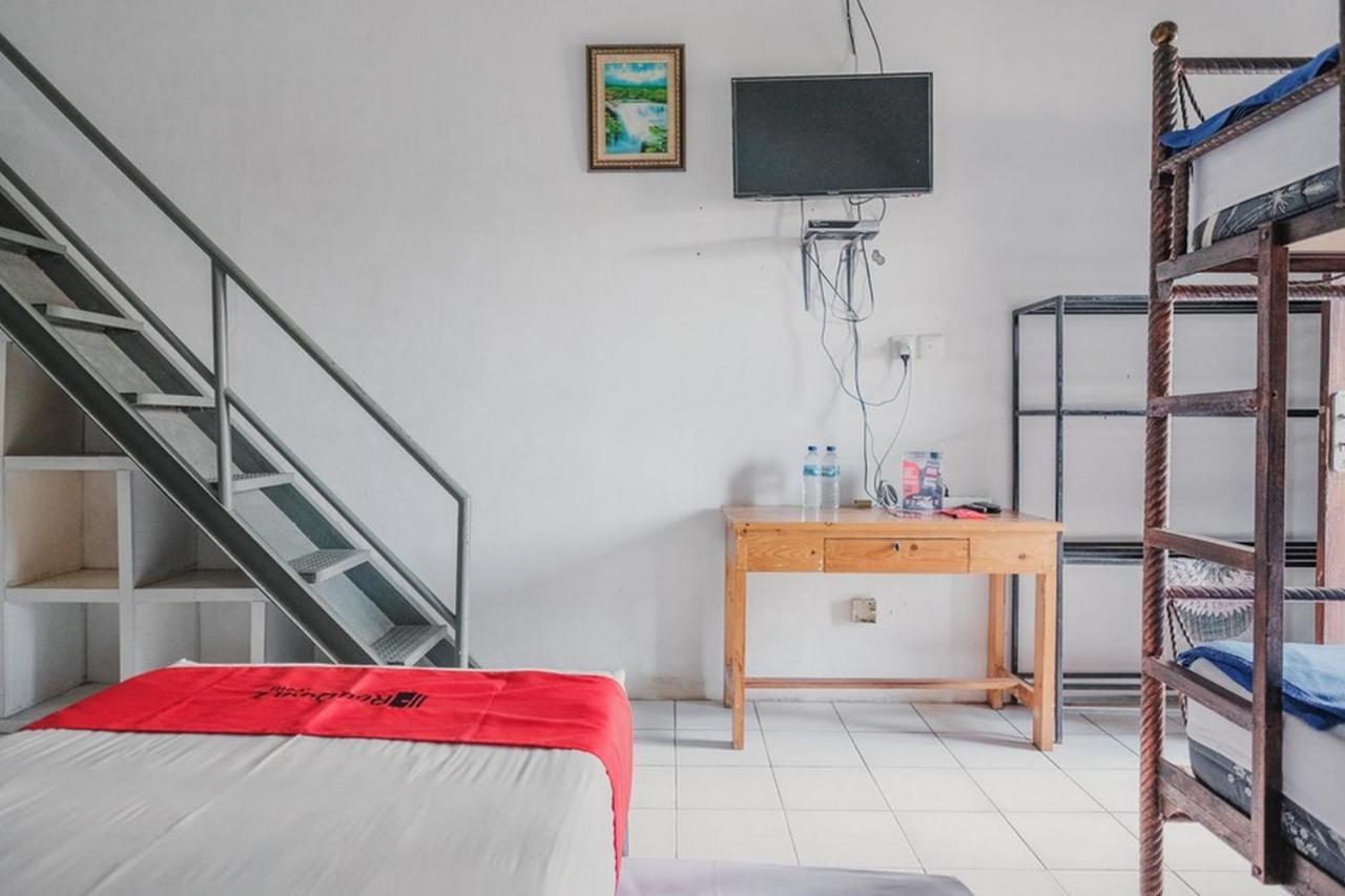 RedDoorz near Pantai Florida Anyer Serang Exterior foto