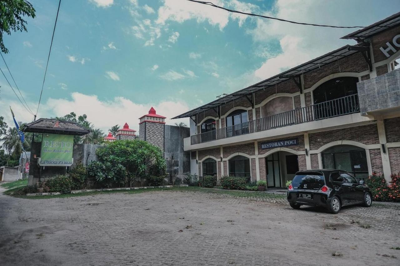 RedDoorz near Pantai Florida Anyer Serang Exterior foto