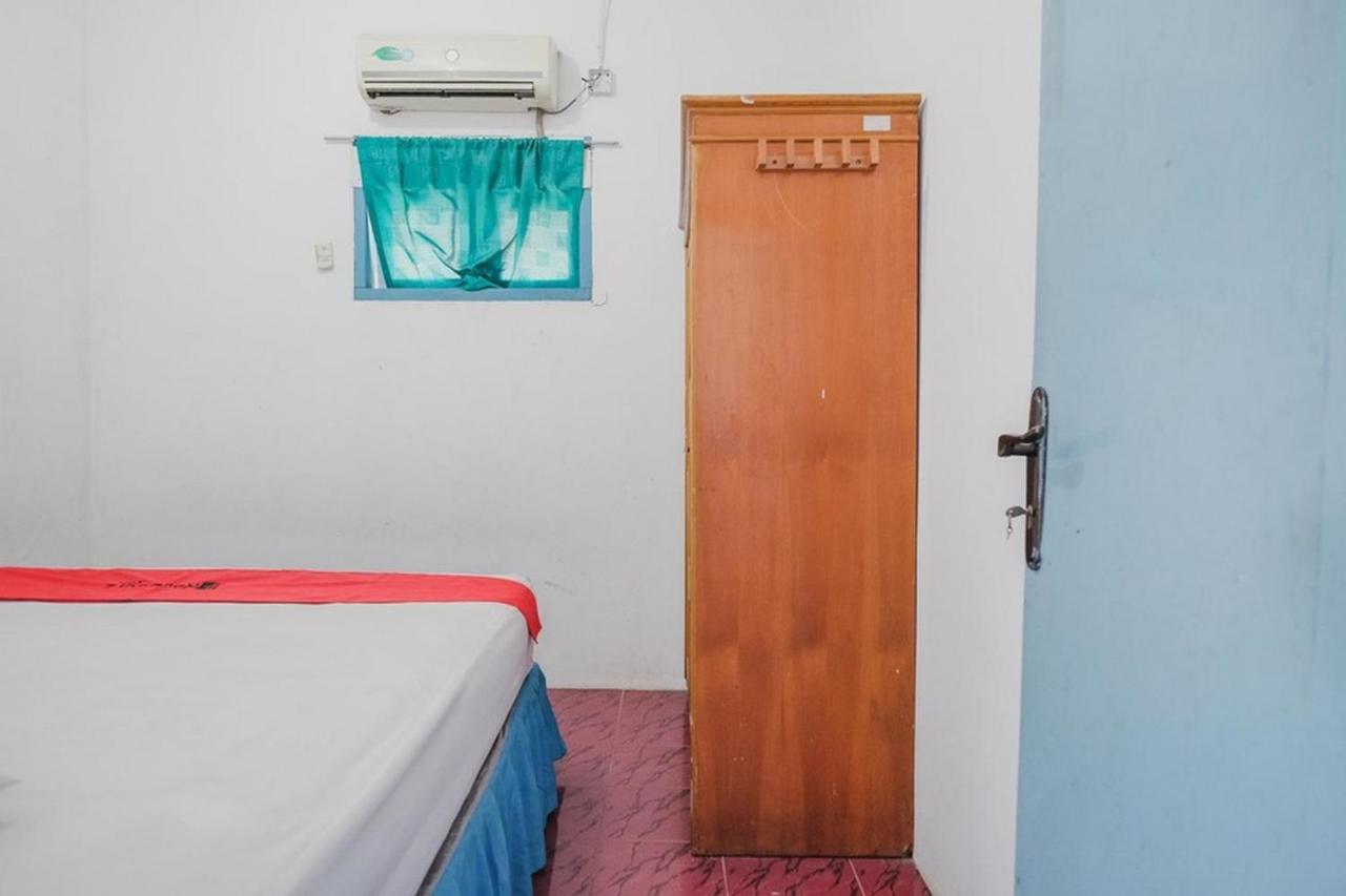 RedDoorz near Pantai Florida Anyer Serang Exterior foto