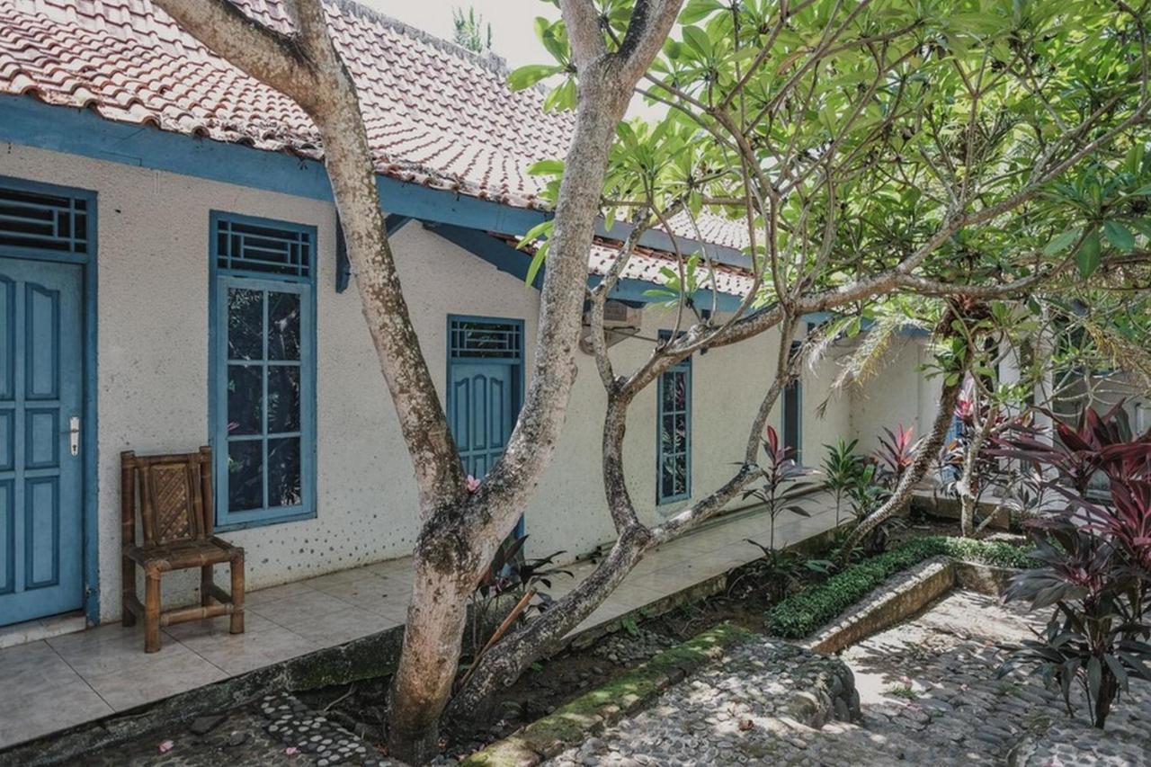 RedDoorz near Pantai Florida Anyer Serang Exterior foto