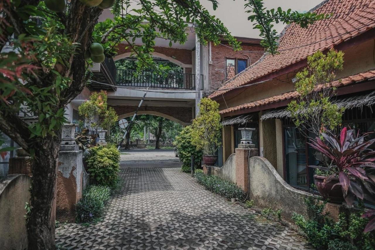 RedDoorz near Pantai Florida Anyer Serang Exterior foto