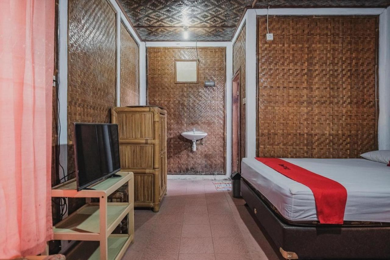 RedDoorz near Pantai Florida Anyer Serang Exterior foto