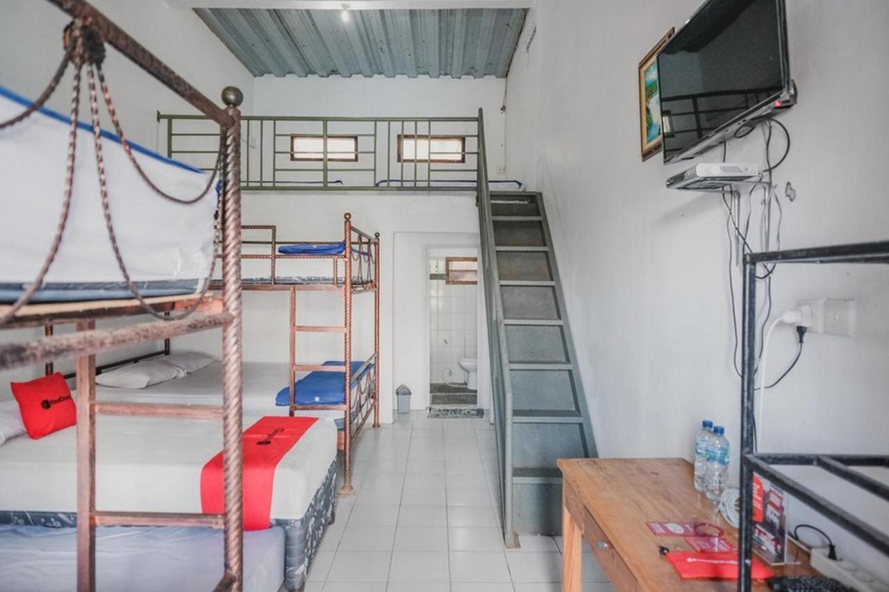 RedDoorz near Pantai Florida Anyer Serang Exterior foto