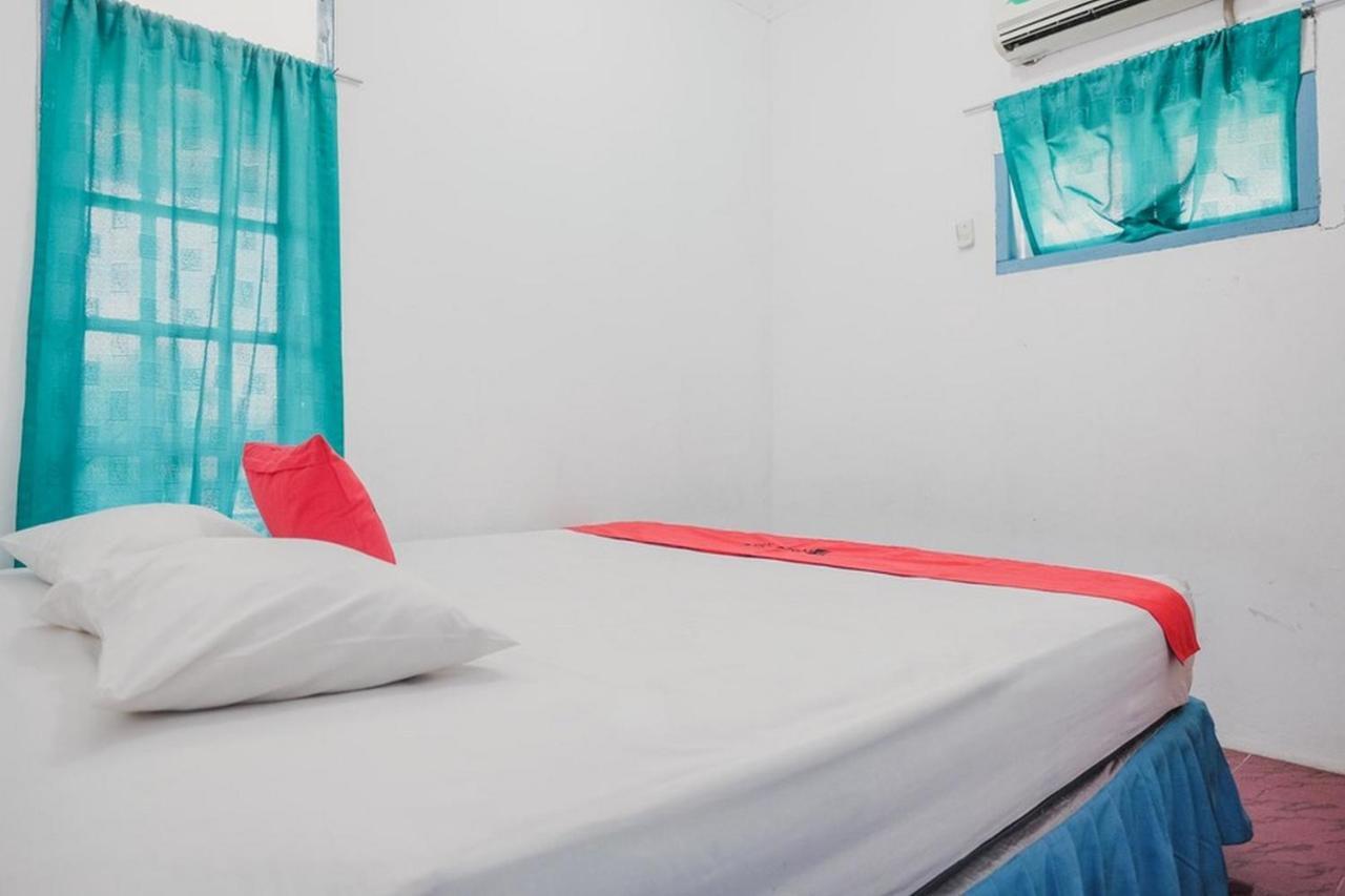RedDoorz near Pantai Florida Anyer Serang Exterior foto
