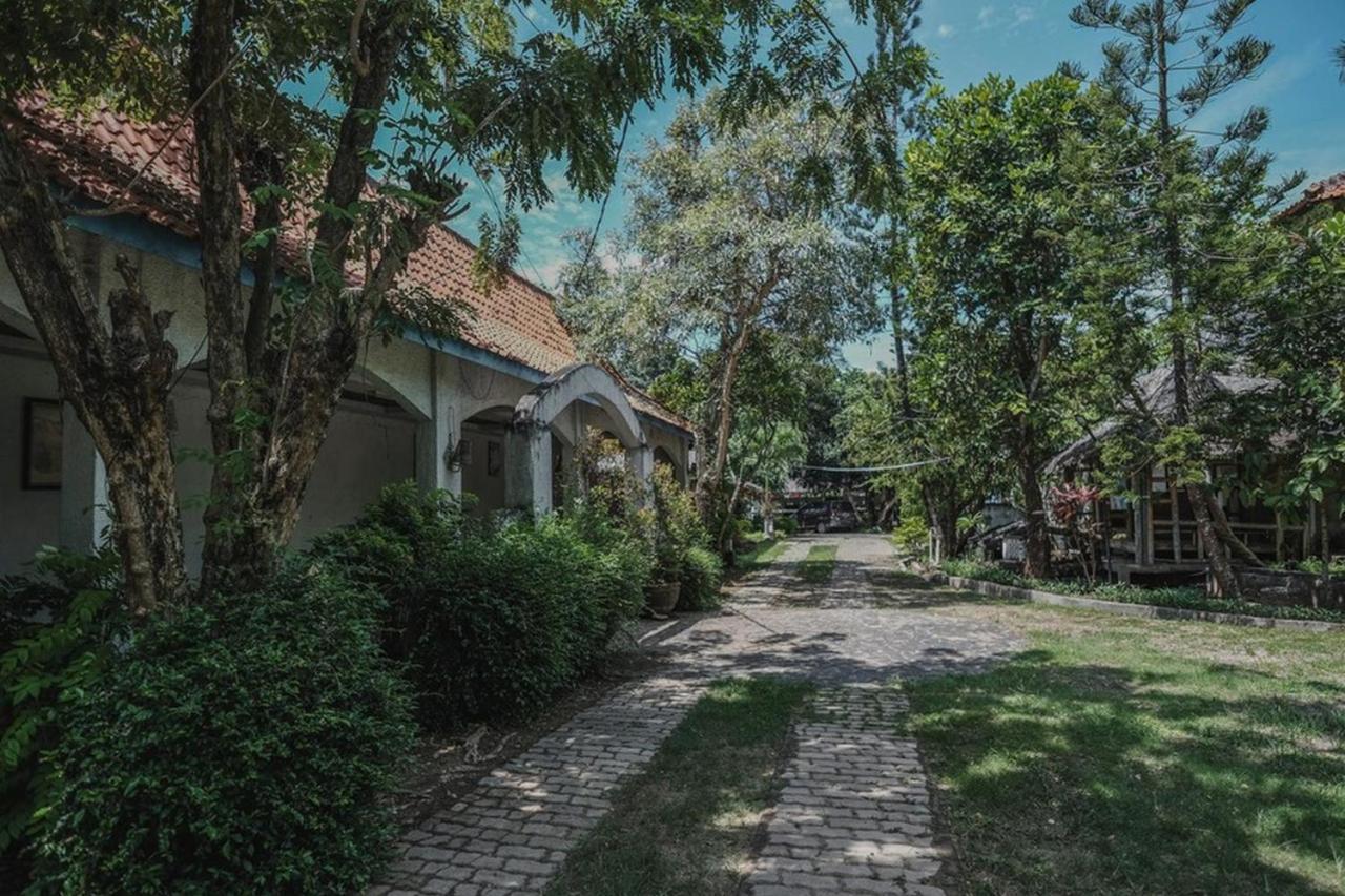 RedDoorz near Pantai Florida Anyer Serang Exterior foto