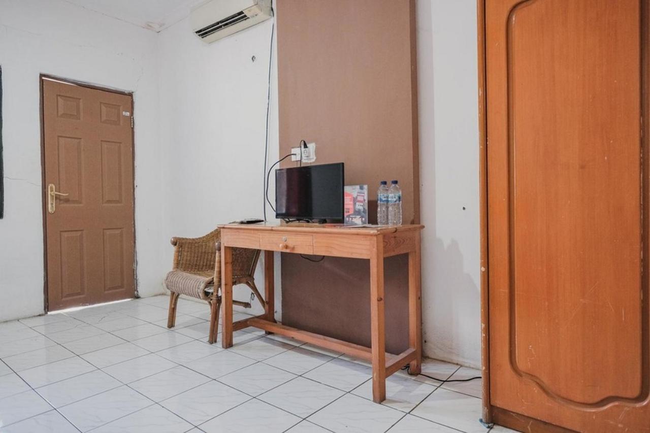 RedDoorz near Pantai Florida Anyer Serang Exterior foto