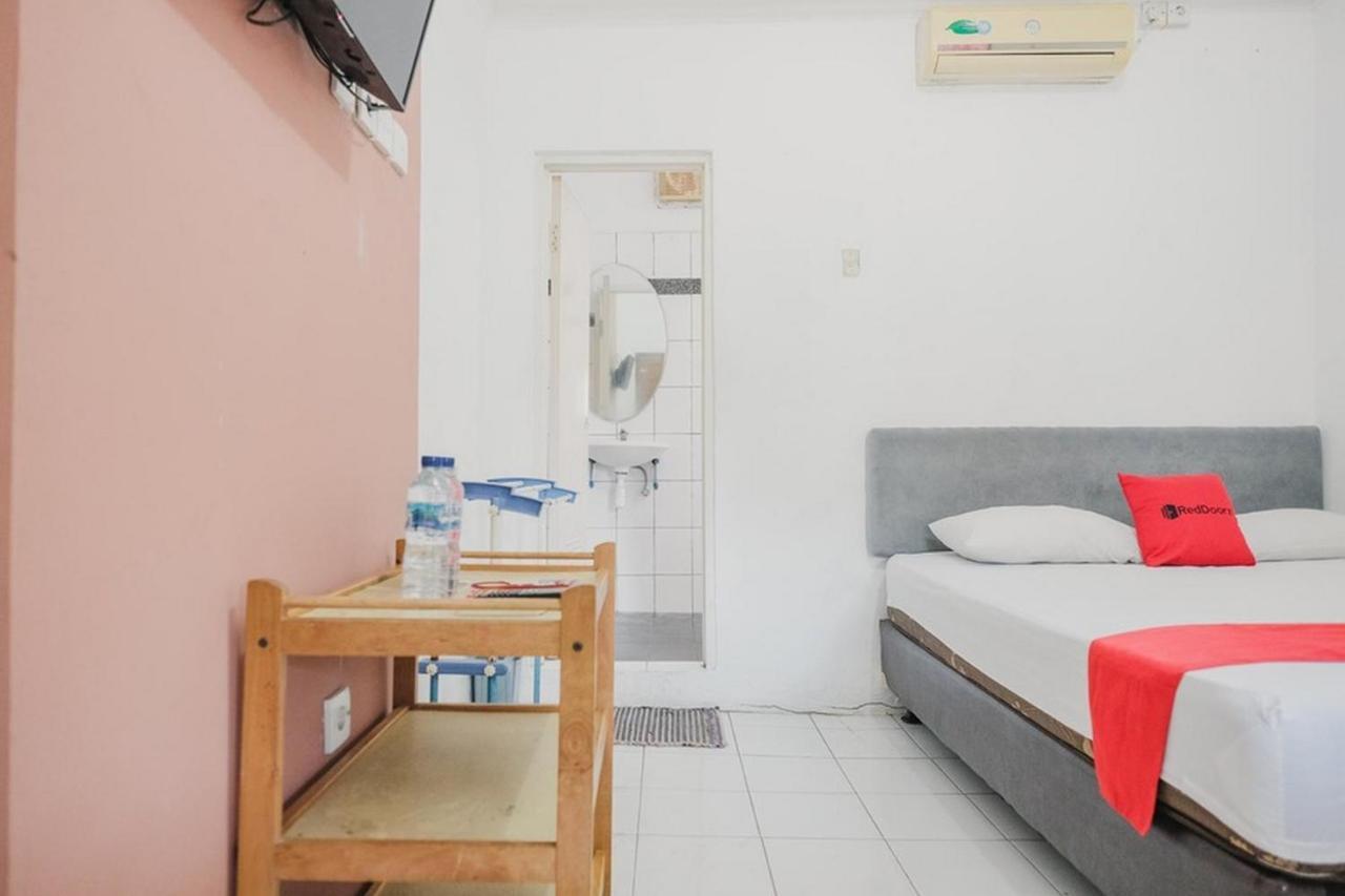 RedDoorz near Pantai Florida Anyer Serang Exterior foto