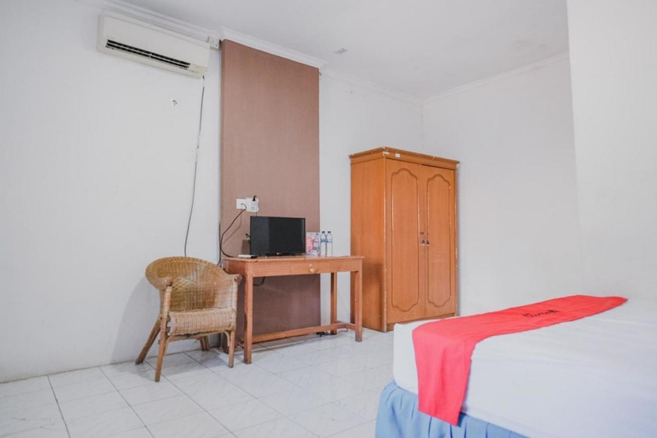 RedDoorz near Pantai Florida Anyer Serang Exterior foto